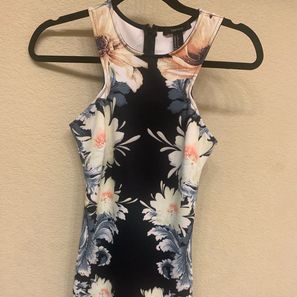 **New** worn ONCE for wedding. Floral dress! 👗